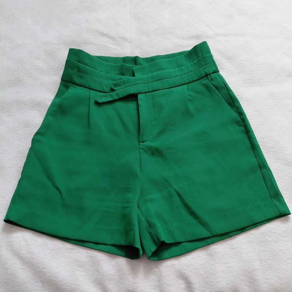 Michel Chic Design High Waisted Shorts Womens Green Size M 9382W Casual Summer